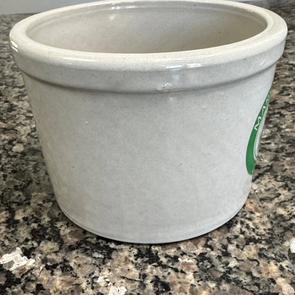 Marshall Field's rare vintage Christmas 1985 Stoneware Crock EUC